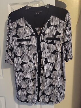 Elie McCarthy Sz1X Black & White Short-Sleeve Button Front Blouse